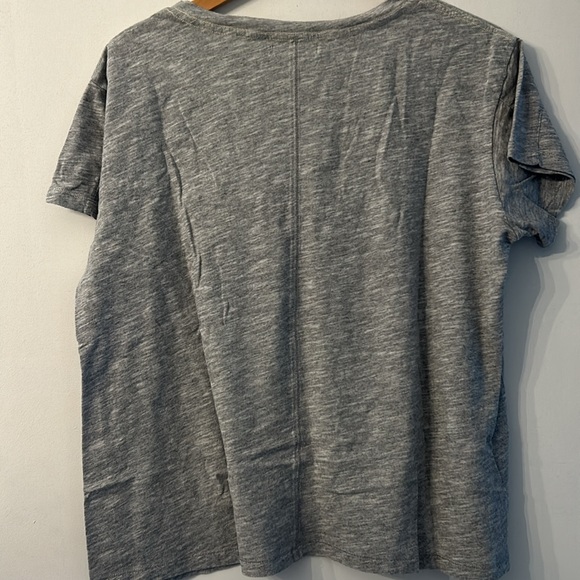 LABEL+thread Large Graphic Rebel V-neck Grey T-shirt with Stars detail - Picture 6 of 7